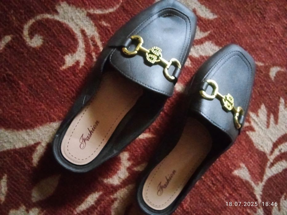 Продам шлепки женские