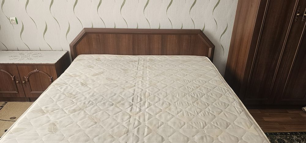 Продам ковать с матрасом 160см × 200см