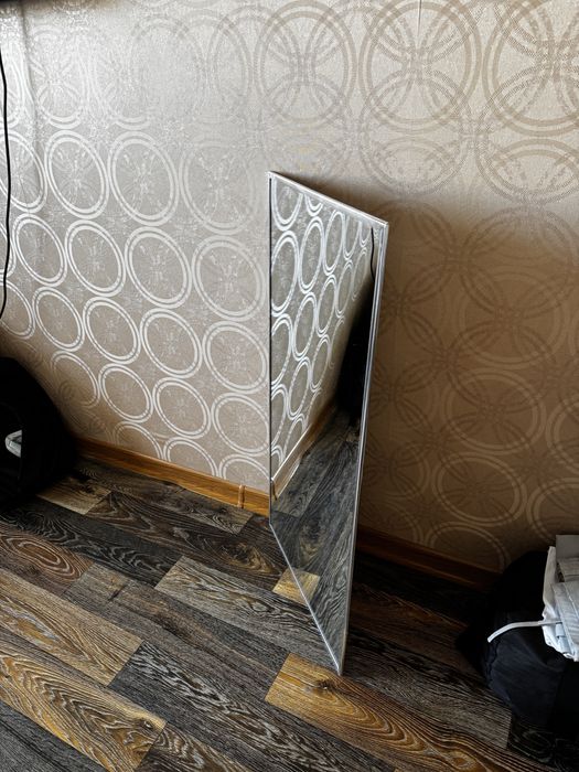 Продам зеркало с рамкой