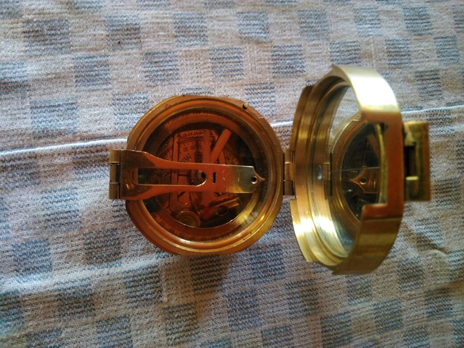 Продавам автентичен старинен уред за ориентиране при мореплаване