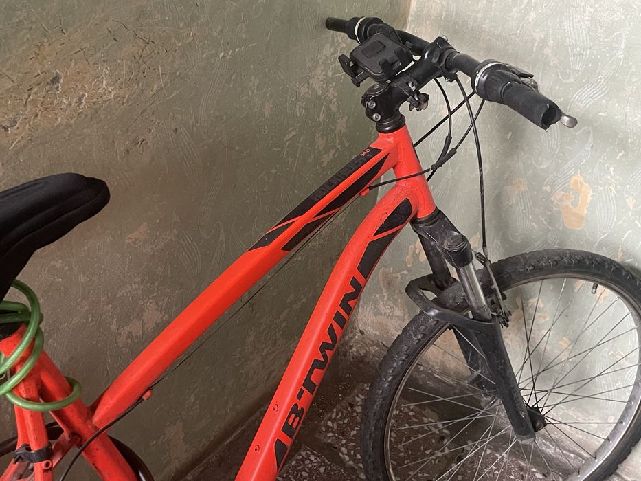 Vand bicicleta cu mici defecte