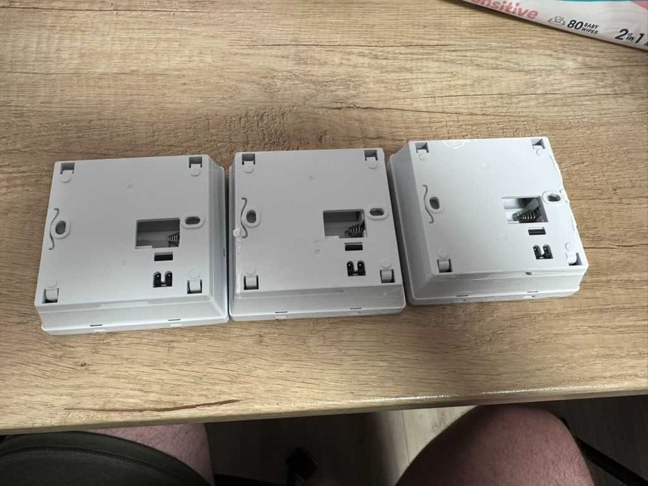 Termostat wireless Salus VS20WRF (Sistem Smart Home iT600 / ZigBee) - 3 bucăți