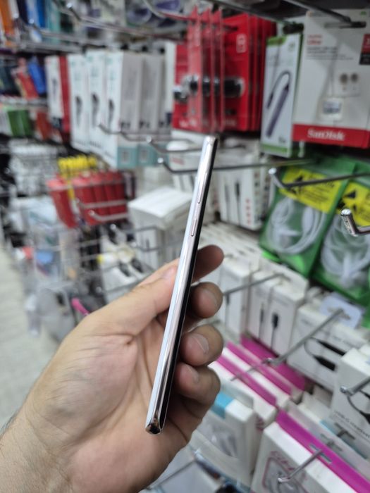 S10+ 512GB Ideal sastayaniya qidirganla uchun.
