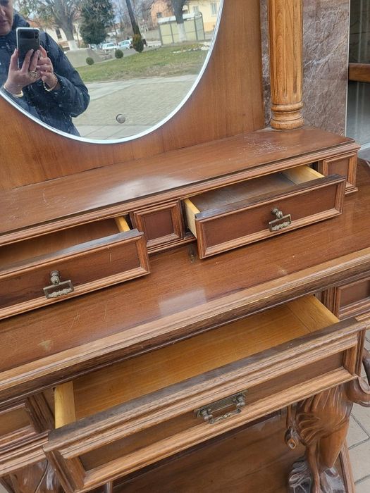 Шкаф с огледало. Красиво