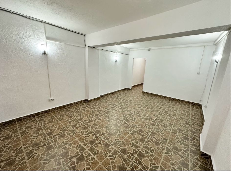 Inchiriez Sau Vand Garaj Cu Boxa, Baie 27 Mp Zona Ultracentrala
