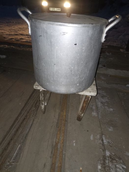 Алюминиевая кастрюля