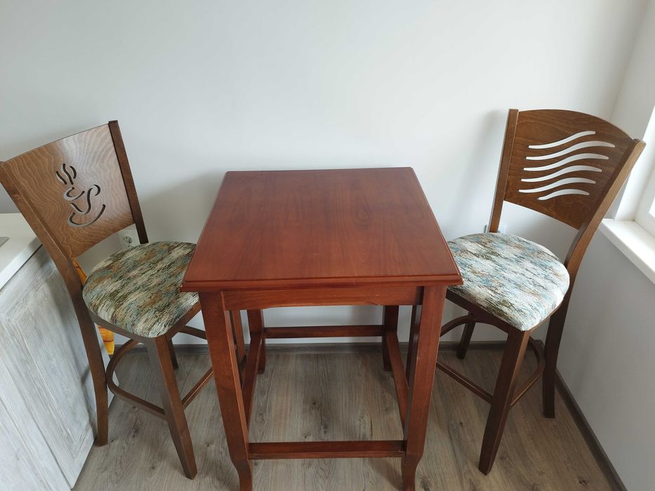 Бар маса и столове масив