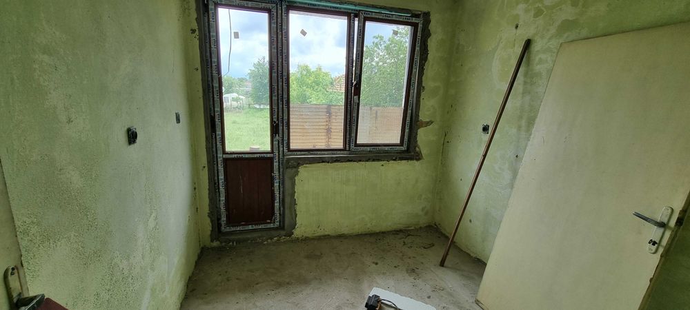 1785-Продава се триетажна тухлена на плоча къща в Гецово!