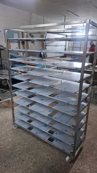 Carucioare , panacoate cu rafturi detasabile , din inox.