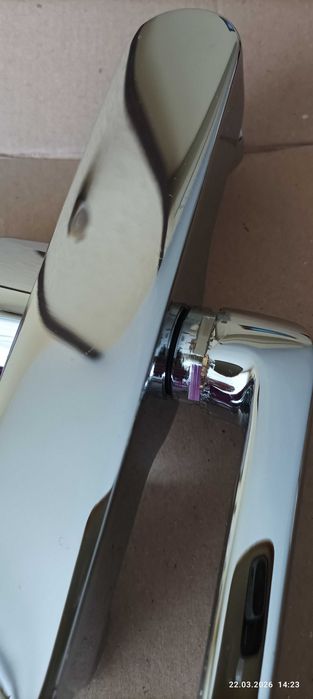 Смесител стенен за умивалник