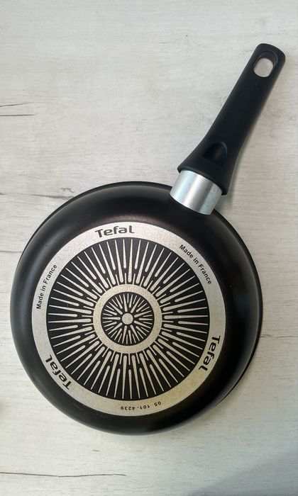 Сковорода Tefal Strength 22 см