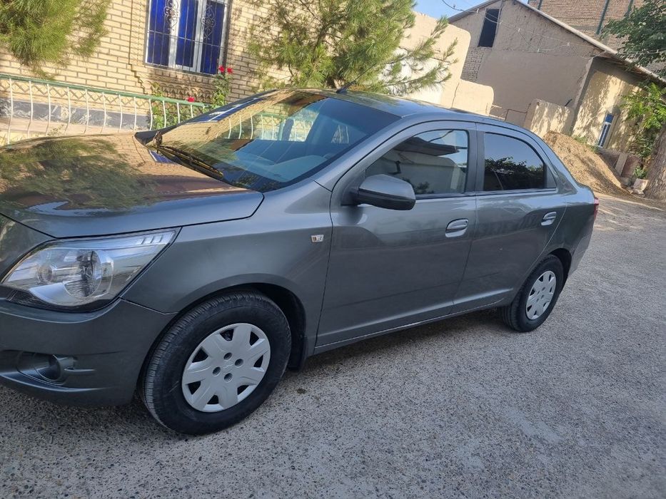 Cobalt moshinasi sotiladi