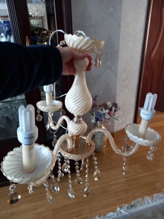 Продам люстру трехрожковую