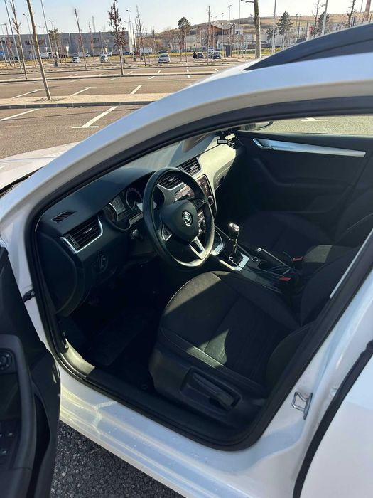 Skoda Octavia 2020 1.0 Combi Manual