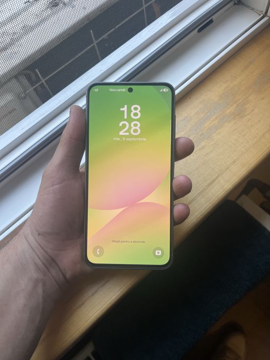 Vand telefon samsung a56 perfect functional impecabil cu folie pe ecran