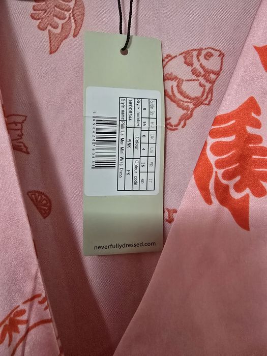 Розова сатенена рокля Never fully dressed