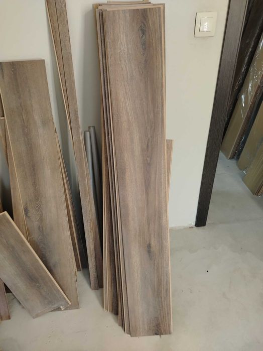 Ламиниран паркет ac4/32  + ПВЦ первази