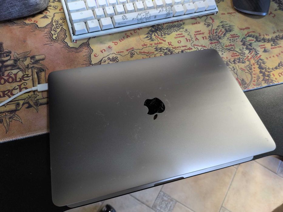 MacBook Pro 13" 2017 | i5 | 8GB RAM | 256GB SSD | Fedora Linux  Продавам
