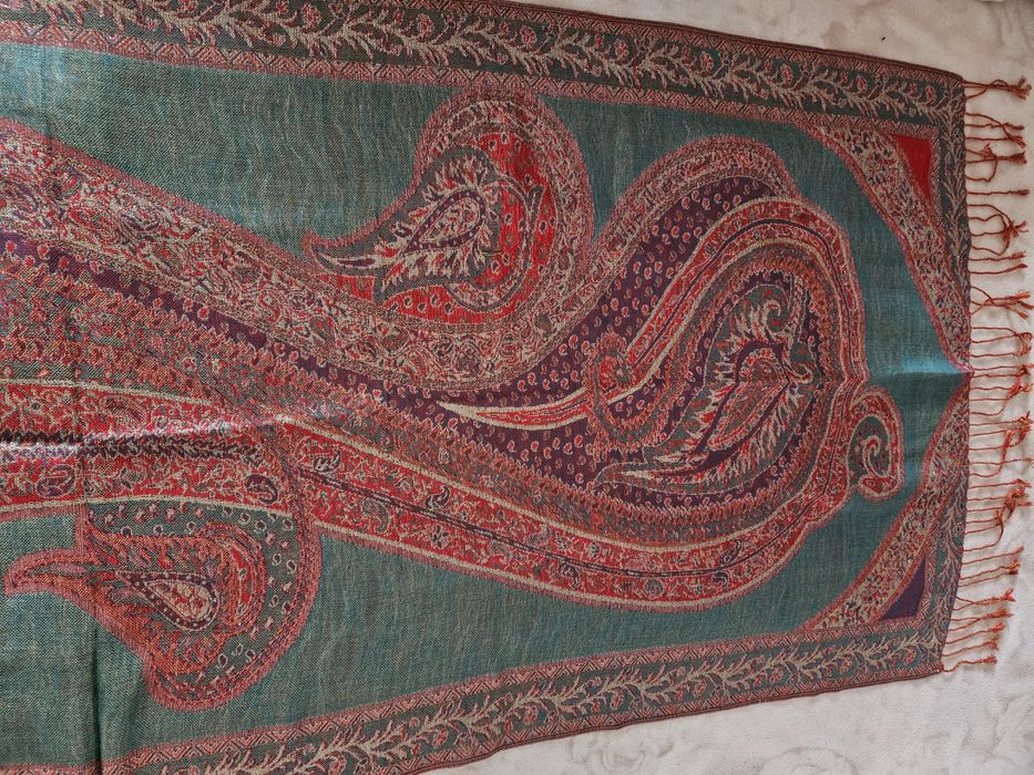 Голям, ефектен шал