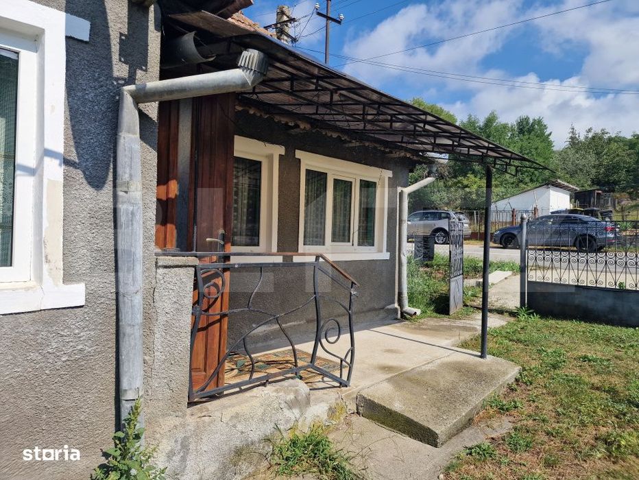 Casa individuala renovabila, teren 2300 mp, comuna Alunis