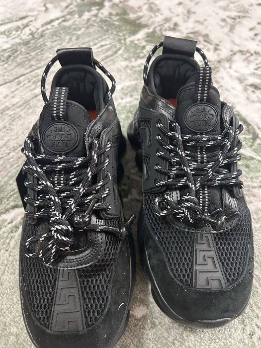Vand Versace chain reaction