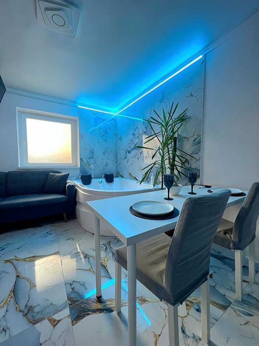 Cazare Apartament cu Jacuzzi Privat si Bucatarie