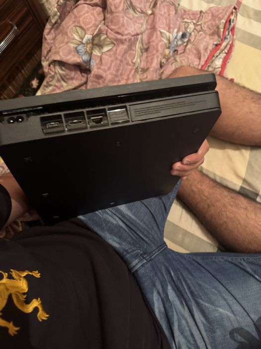 Ps 4 slim 4 диска и 2 жостика