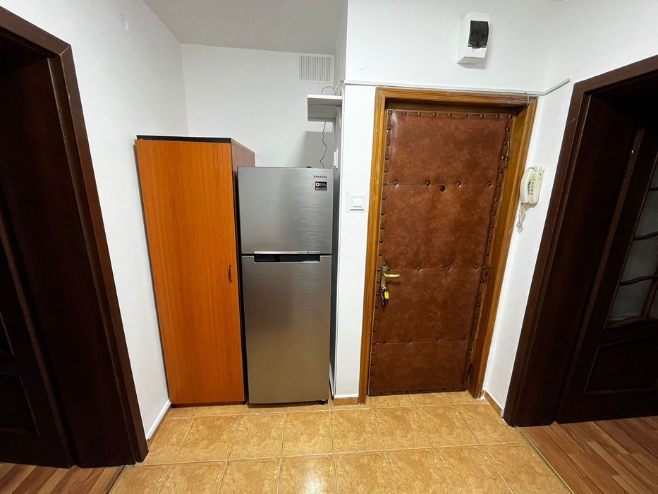 Inchiriez apartament 3 camere, cartierul Rogerius