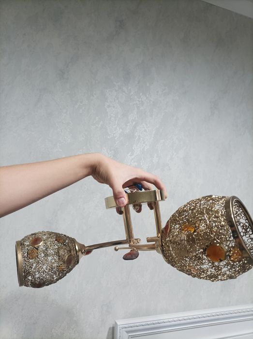 Продам люстру и светильник