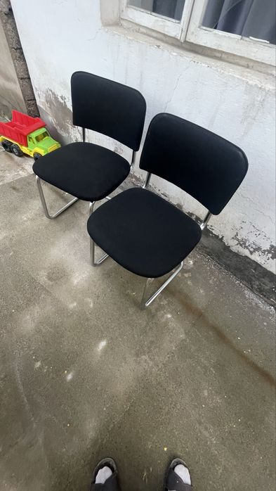 Стул офисный черный