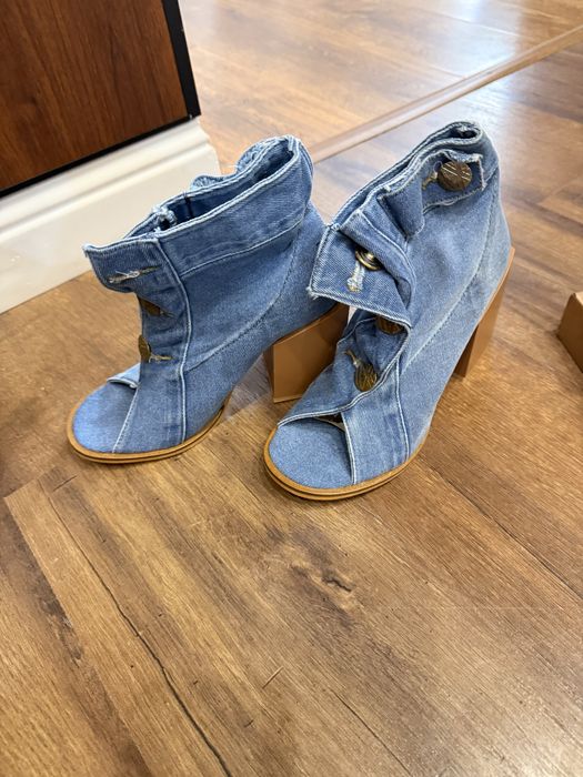 Продам новые туфли magza