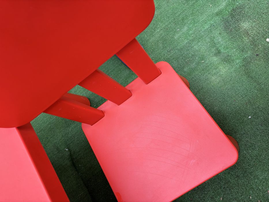 Детска маса и два стола ikea