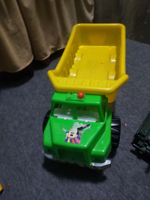 Машинки ,б/у.можно для игровых площадок