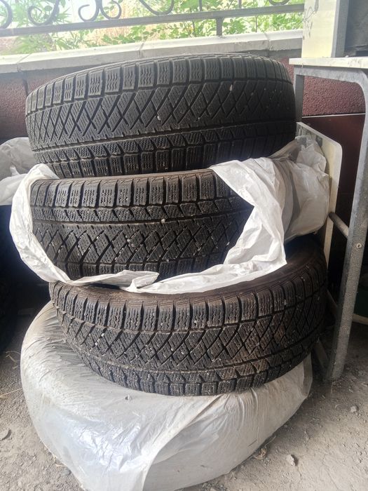 Зимние шины 205.55R17.