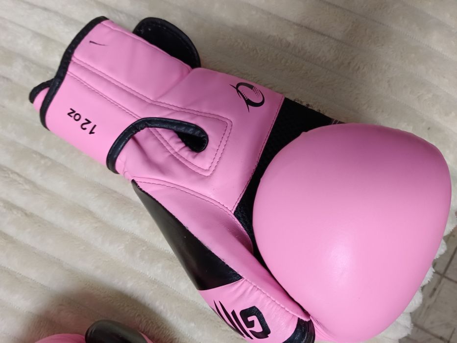 Продам перчатки 12 унций