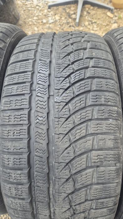 Продавам 4 броя зимни гуми 235х45х17