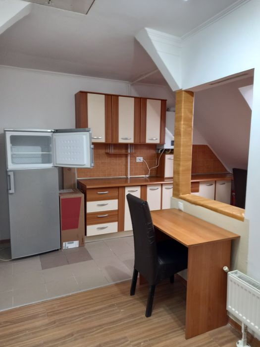 Închiriez apartament cu 1 camera.