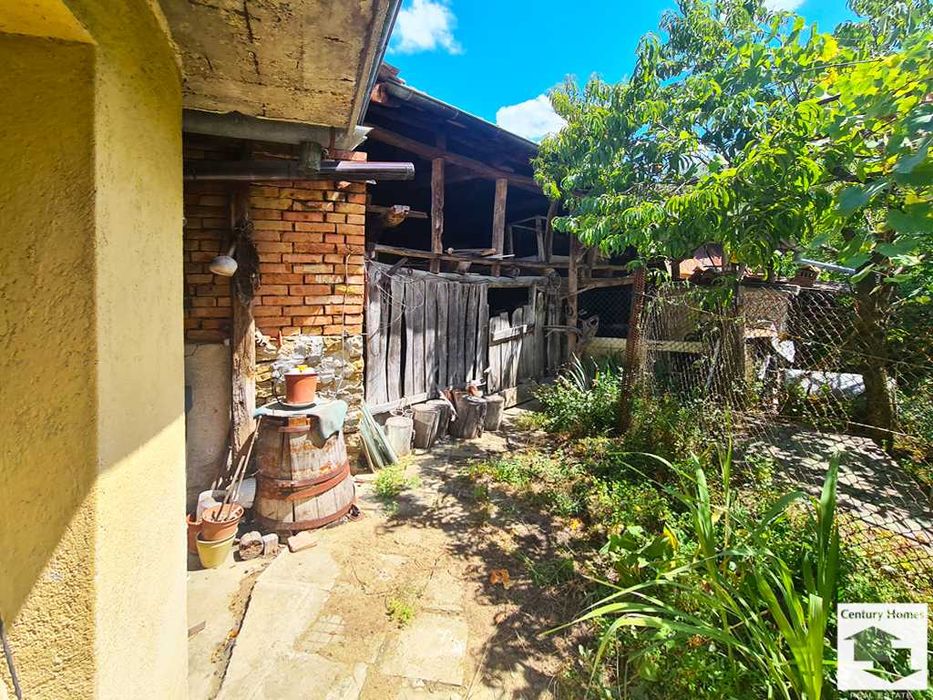 175094 Частично реновирана къща в с.Добромирка, 30 км. от В.Търново