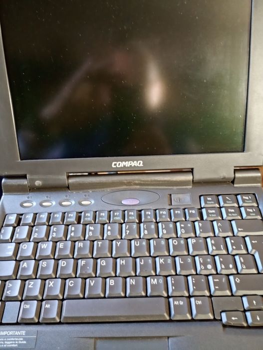 Vând laptop Compaq Armada