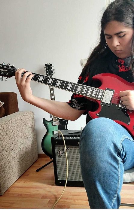 Lecții de Chitară Electrică și Acustică în Brașov