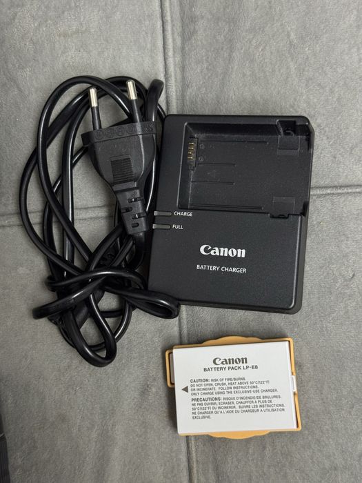 Продам фотоаппрат Canon 600D