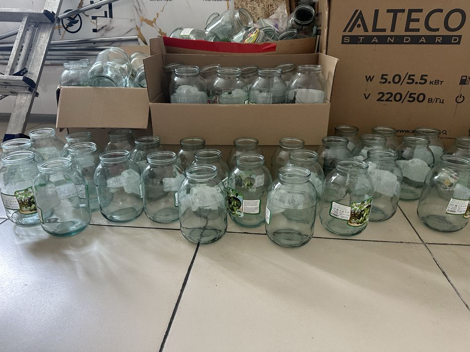 Продам 2х литровые банки