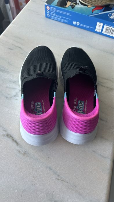 Adidasi Skechers 33