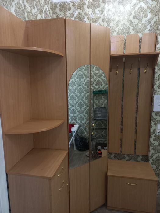 Продам прихожую б/у