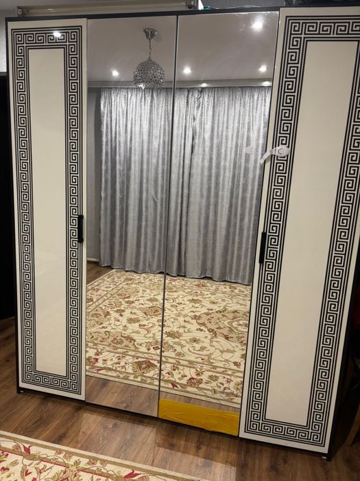 Шкаф продается.