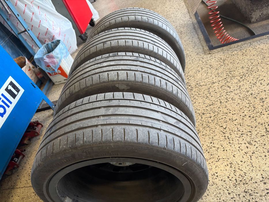 Гуми 225/40/18 Falken Azenis FK520