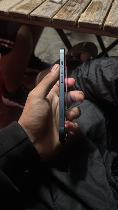 Vând iPhone 13 Midnight 128gb