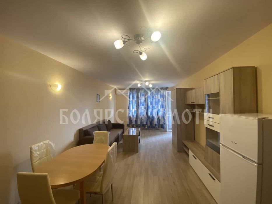 Тристаен Южен апартамент в Слънчев Дом