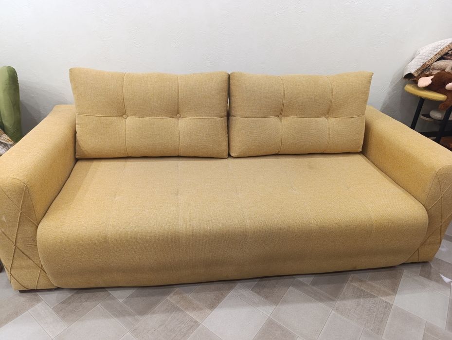 Продам диван жёлтого цвета