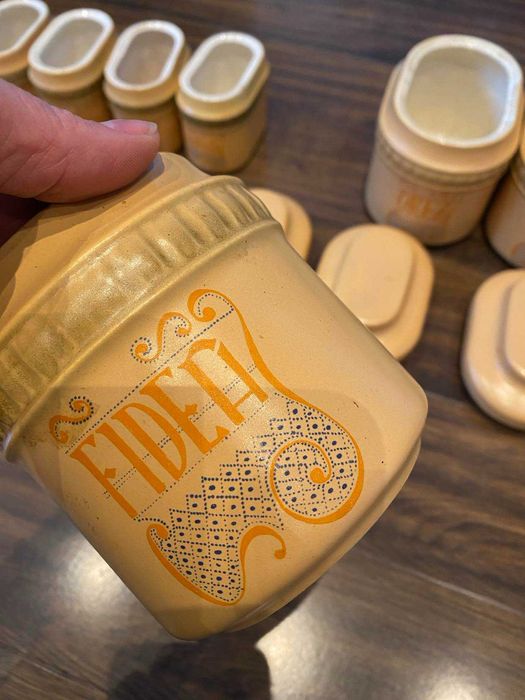 Комплект за подправки,сувенири,кърпички,престилки,конци за бродиране